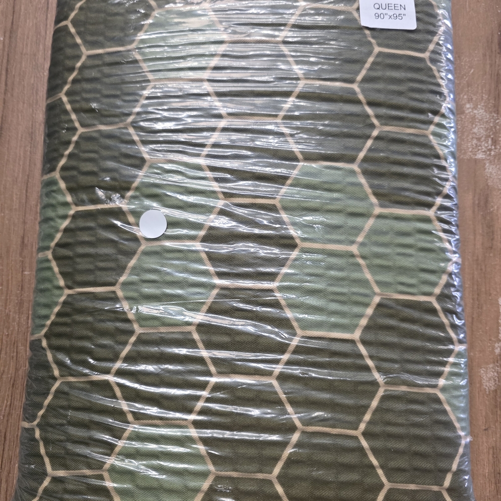 Green Hexagon Patterned Queen Comforter